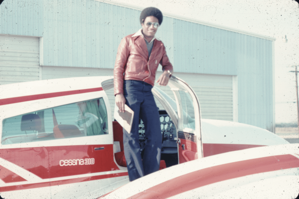 PA pilot is posing on the wing of a Cessna 310